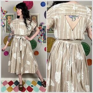 Vintage 1970s Bamboo Print Short Sleeve Cut Out Mid Dress
